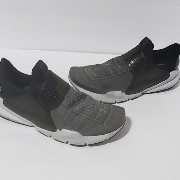 Nike running shoe with rubber flap clasp size 11 good condition - Picture 2 of 5